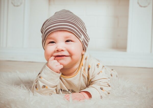 Roupa de bebê: roupas essenciais para comprar a um recém-nascido